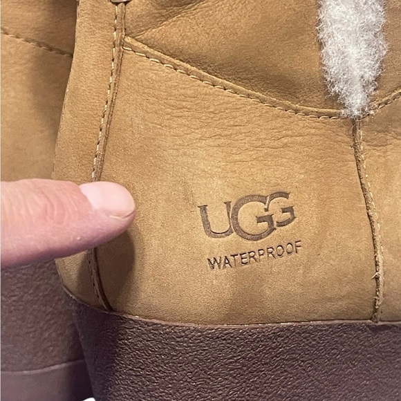 UGG Devorah waterproof wedge bootie. Size 7.5 GUC - Picture 13 of 14